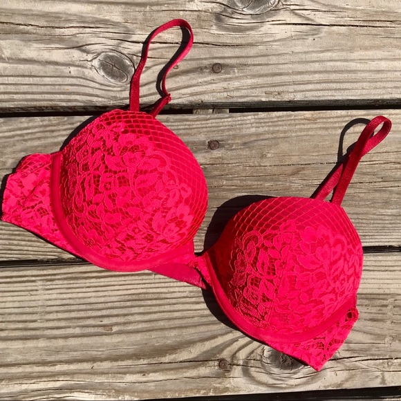 Victoria's Secret Other - Victoria’s Secret Very Sexy Red Push Up Bra   *Q12